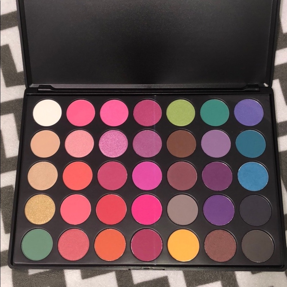 BRAND NEW bebella eyeshadow palette 🎨